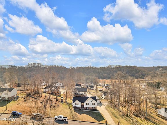 4th image of 119 Nicole Dr