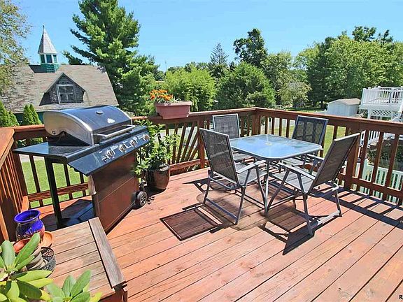 2nd image of 20 Colonial Ct