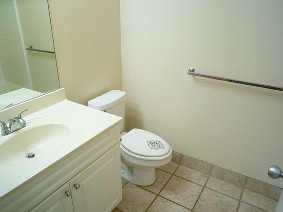 2nd floor middle bathroom