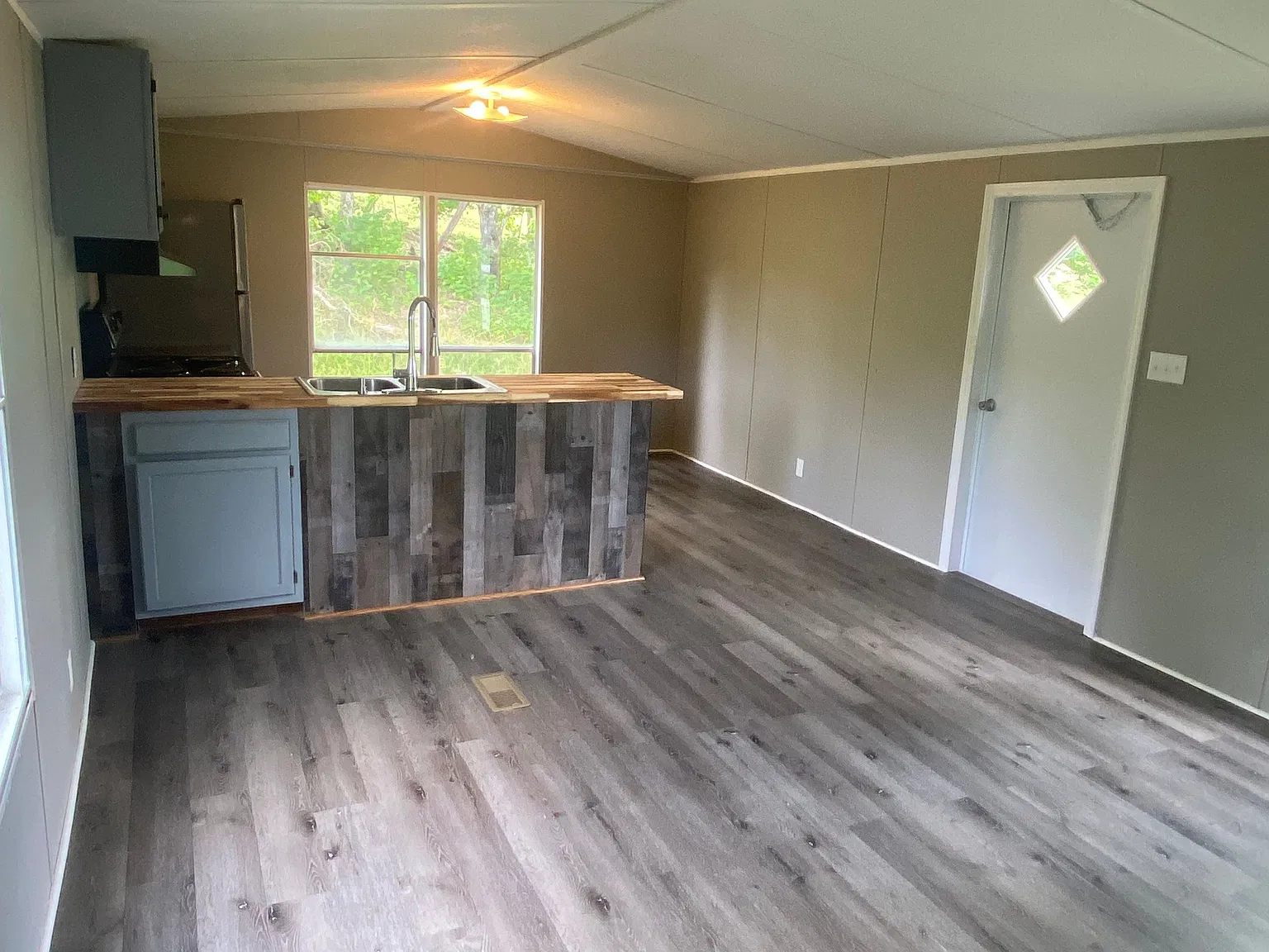 2 bed, 1.0 bath, 700 sqft, $1,100 — Photo 3