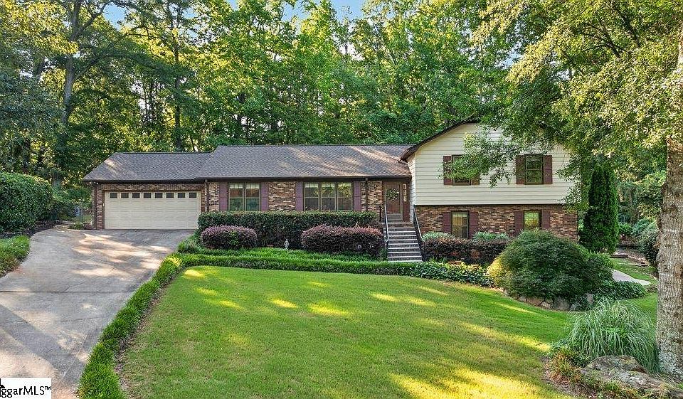 1st image of 219 Oakwood Ct