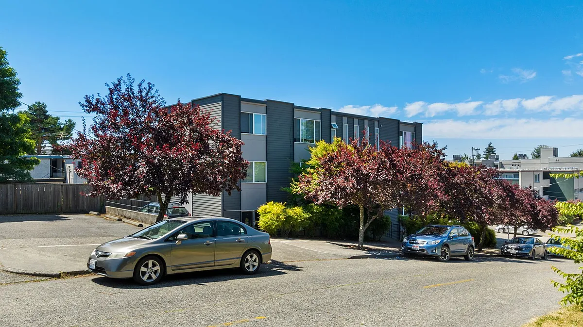 Building Photo - The Hallmark Apartments