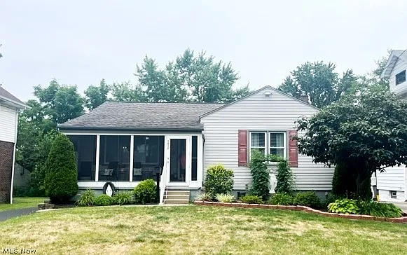 1610 Brownlee Ave photo 1