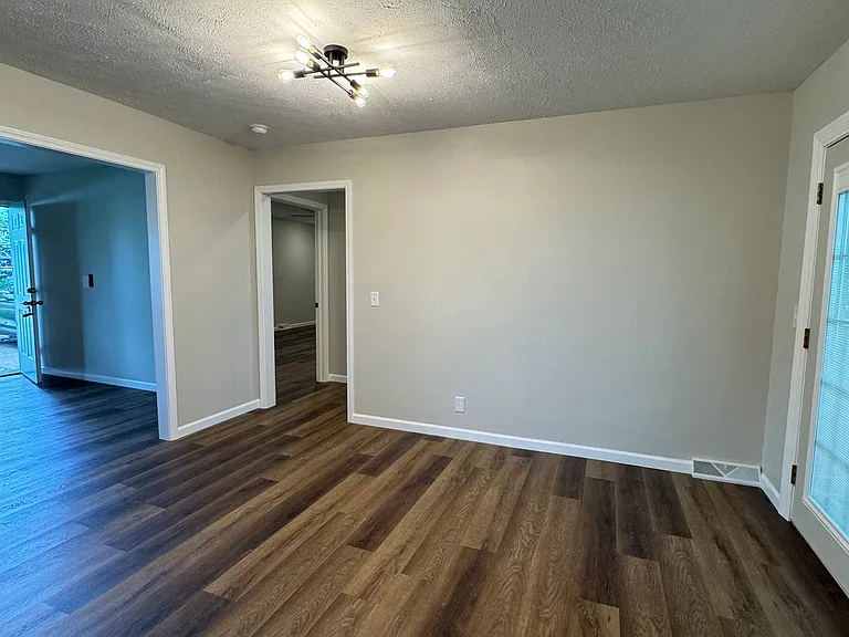 2230 N Aline Ave — Photo 24