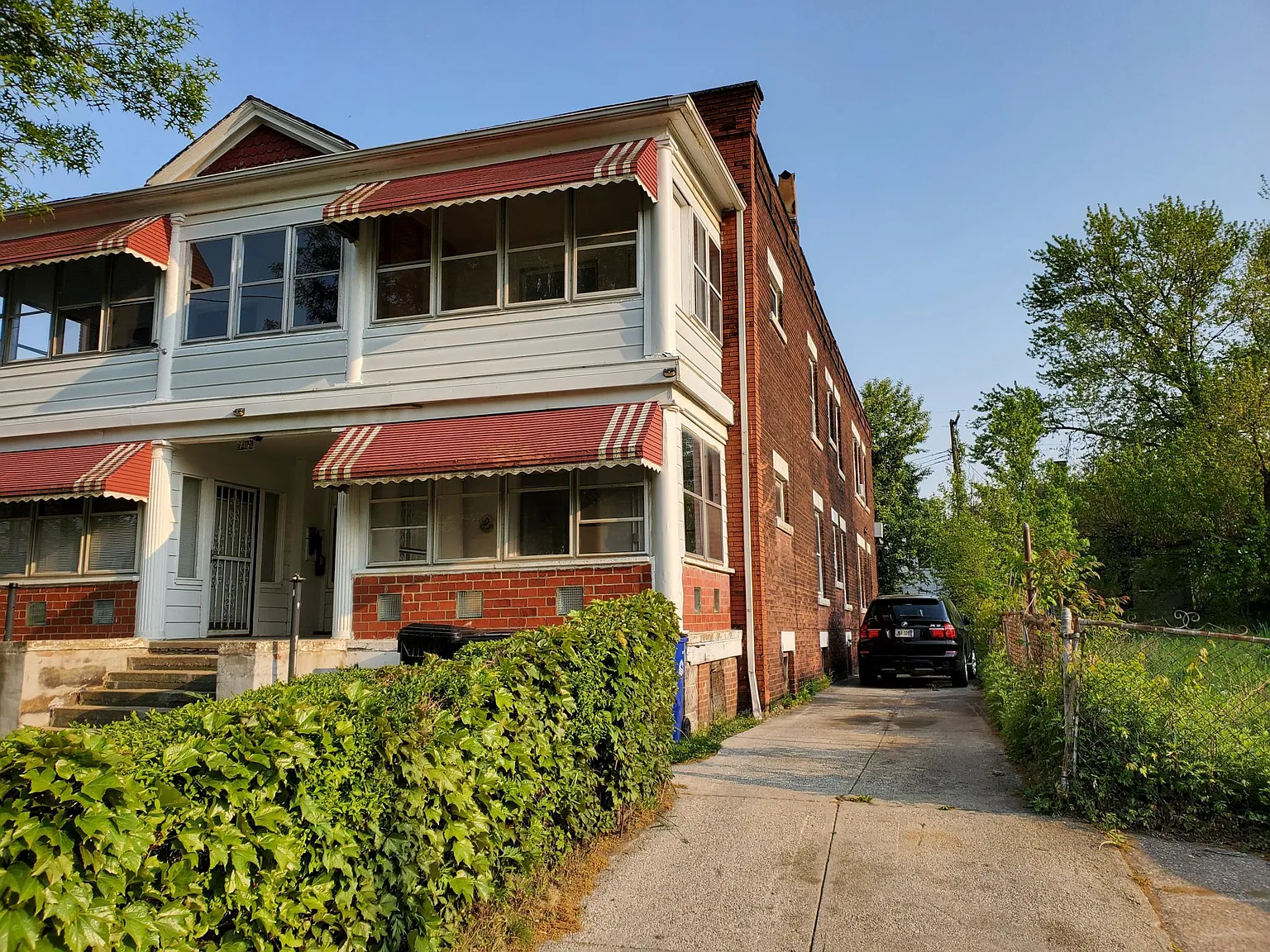 7414 Linwood Ave — Photo 1