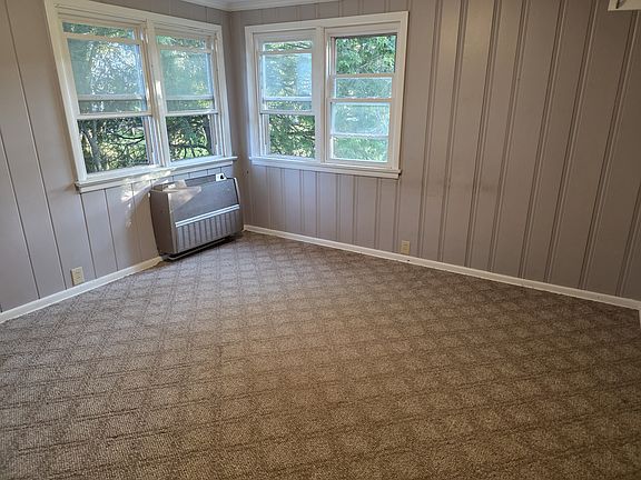 Master bedroom pic 1 of 3