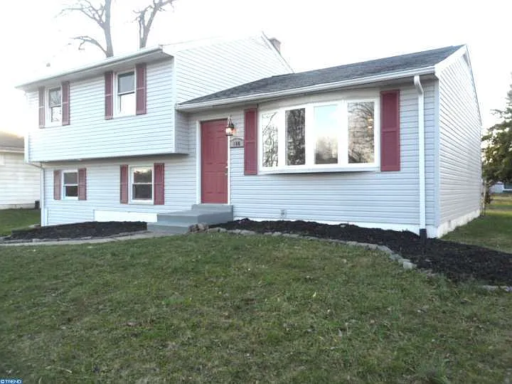 106 Rosewood Dr photo 1