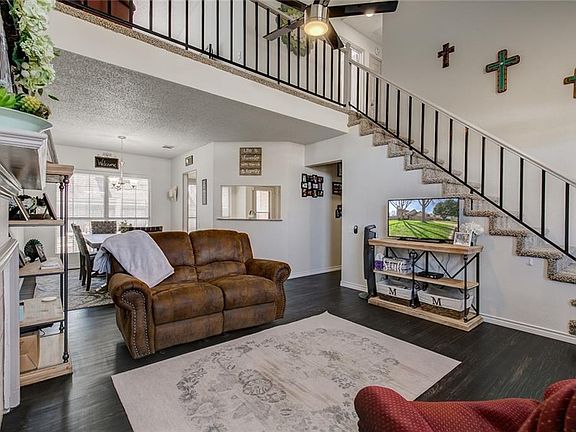 5th image of 2533 Dahlia Dr