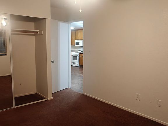 4th image of 21220 Madre St #X