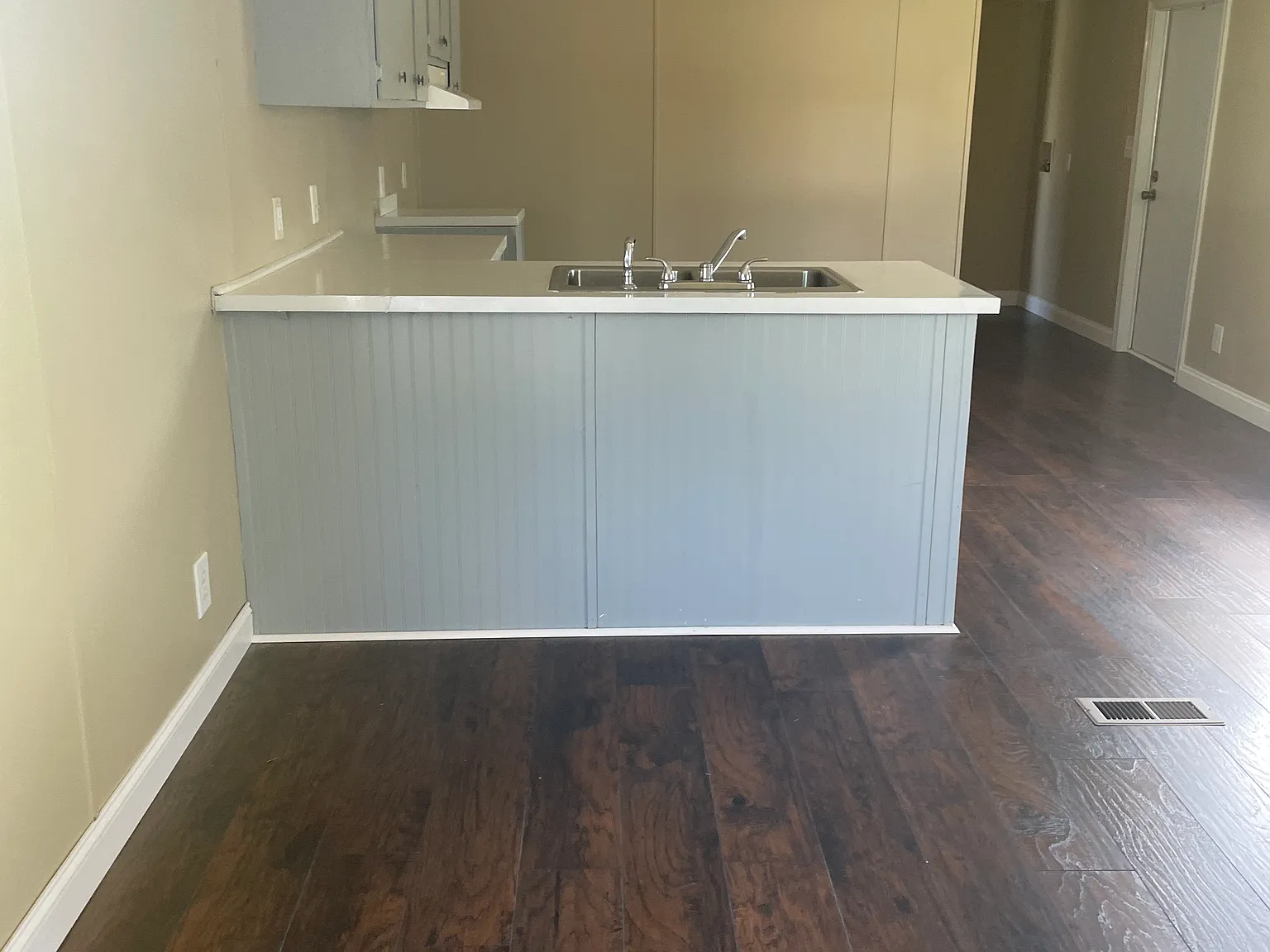 3 bed, 1000 sqft, $900 — Photo 2