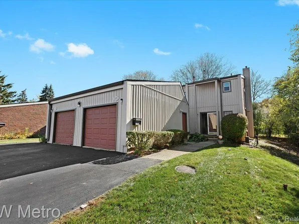 25053 Woodvale Dr S, Southfield, MI 48034
