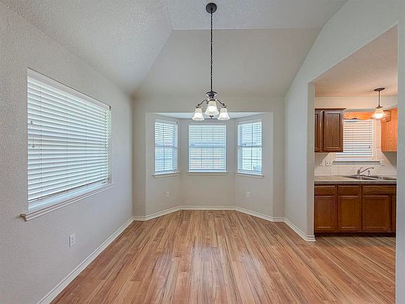 4th image of 5218 Southern Crossing Dr