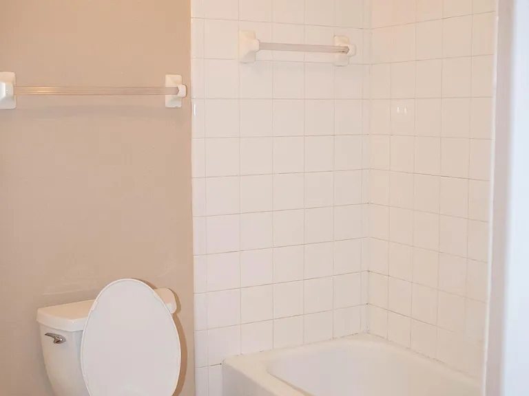 7175 Glendyne Dr N — Photo 19