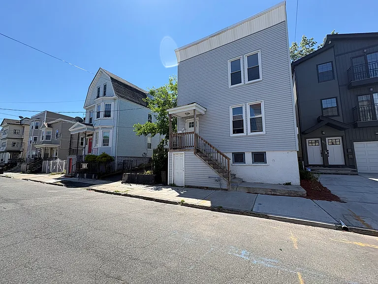 229 21st St #B — Photo 10