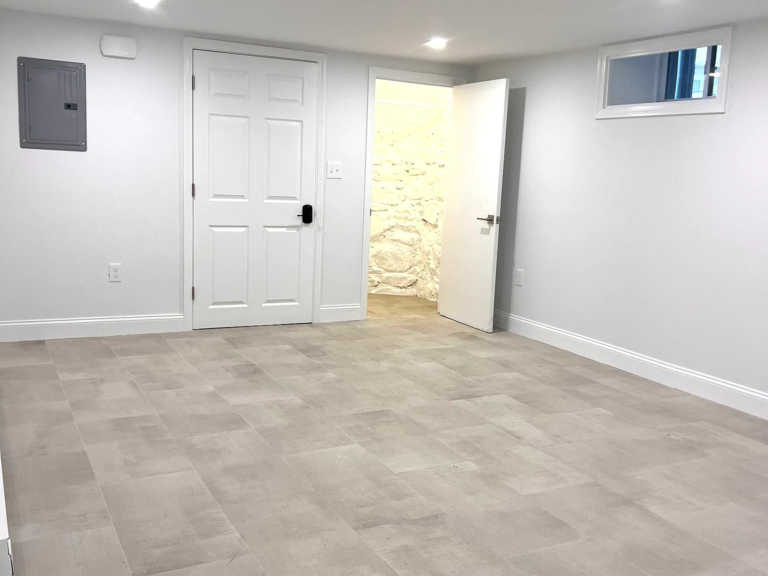 Studio, 600 sqft, $1,900 — Photo 3