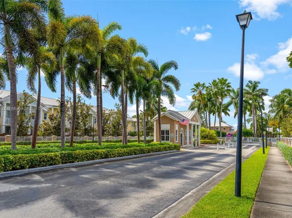 10760 NW 74th Ln, Doral, FL 33178