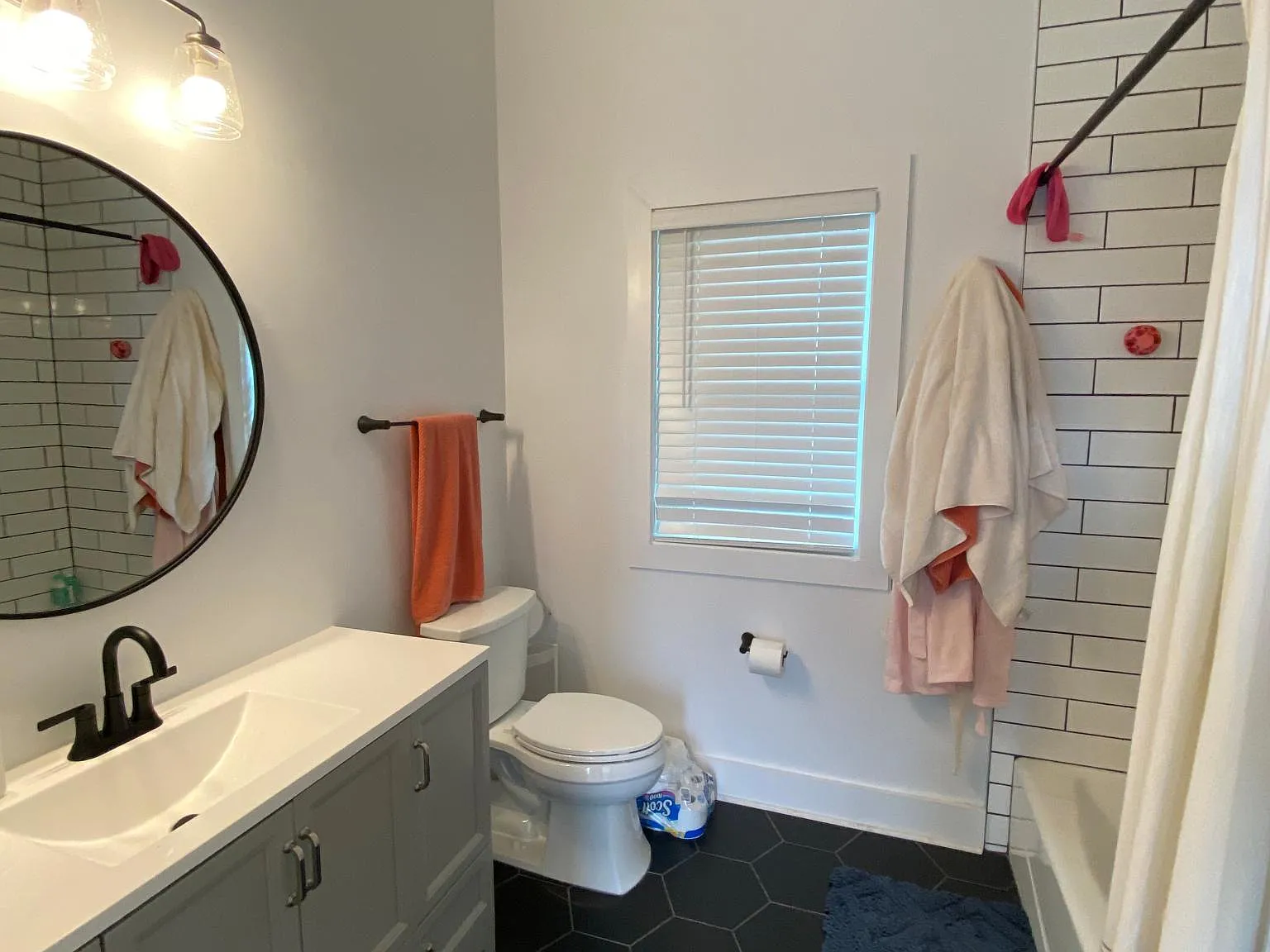 3 bed, 1350 sqft, $2,700 — Photo 4