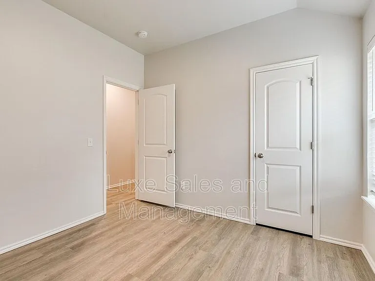 8003 NW 105th Ter — Photo 21