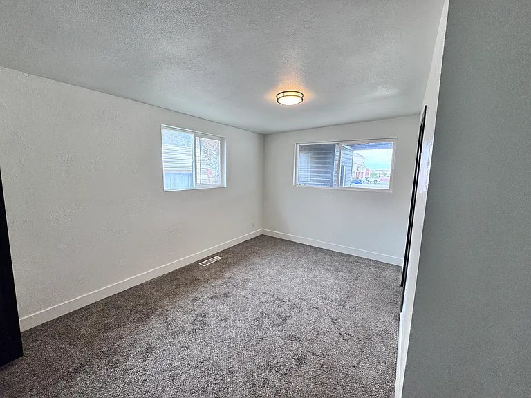 3560 S 4800 W — Photo 8