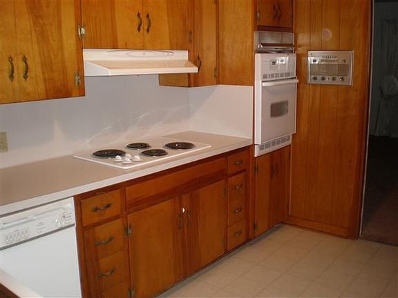 4th image of 2515 Avenue E
