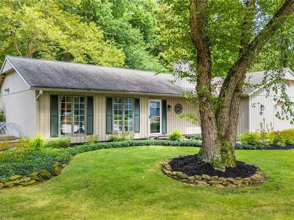 9886 Pebble Brook Ln, Strongsville, OH 44149