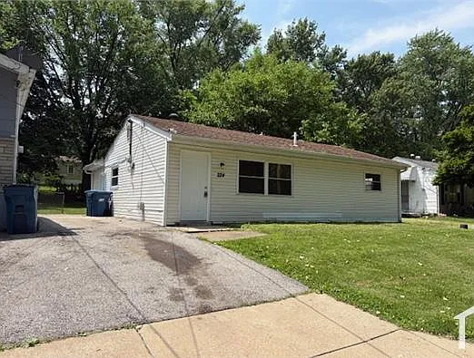 224 Becker Dr — Photo 4