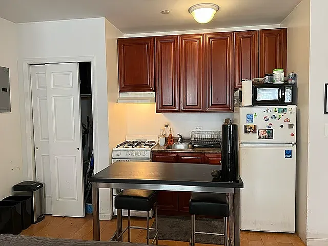 25-36 38th St #1F — Photo 5