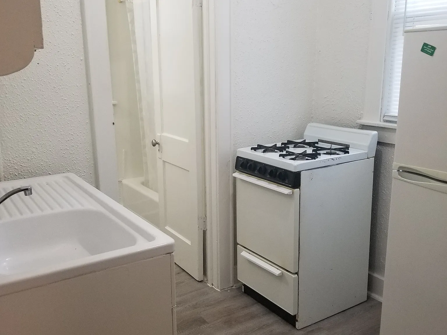 1 bed, 400 sqft, $695 — Photo 4