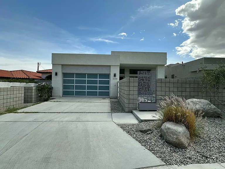 54620 Avenida Juarez — Photo 2