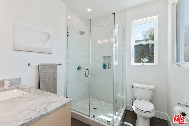 7447 W 81st St — Photo 15
