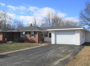 1111 Rider St, Flora, IL 62839