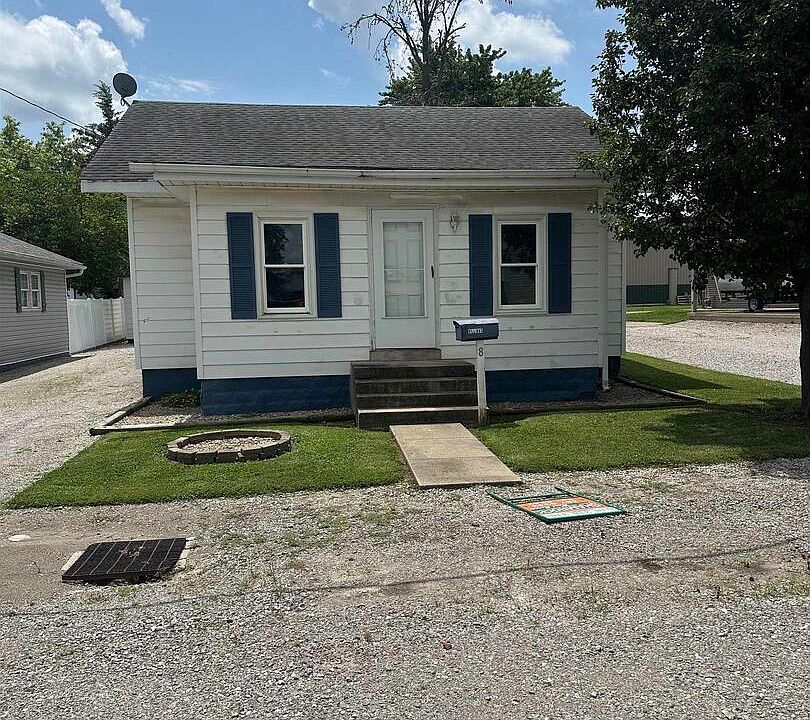 1st image of 8 E Hawkins St