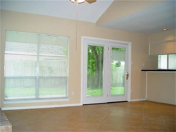 4th image of 1059 Apache Falls Dr
