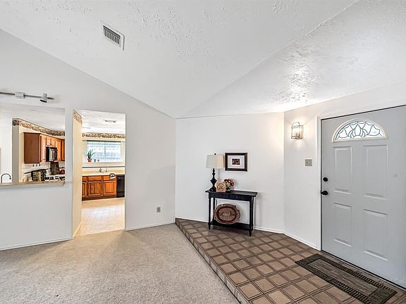 5th image of 2507 Portland Dr