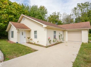 706 7th St, Shelbyville, IN 46176