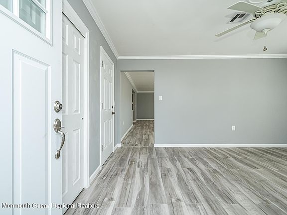 3rd image of 228 Orlando Blvd