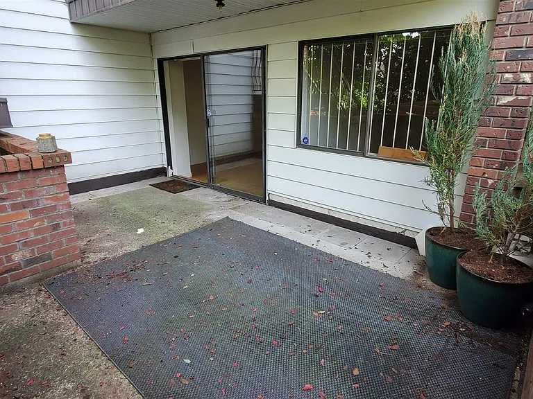 588 E 5th Ave #1 — Photo 13