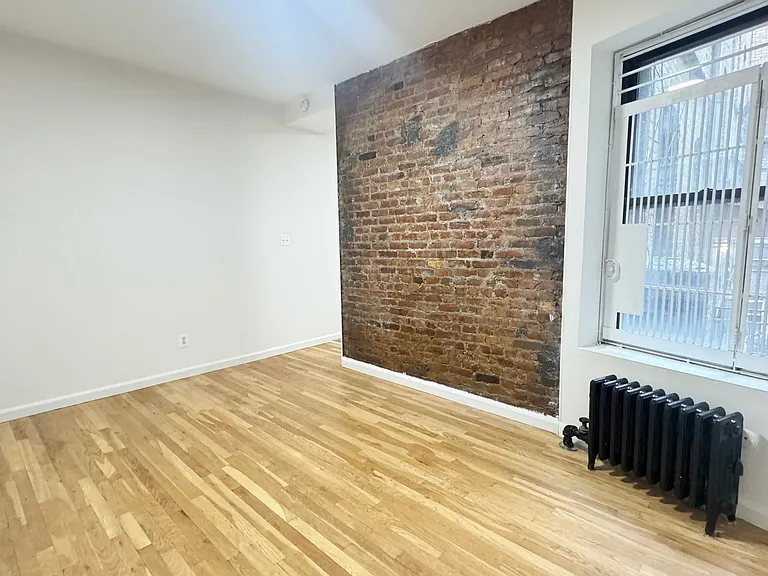 325 E 21st St #5 — Photo 5