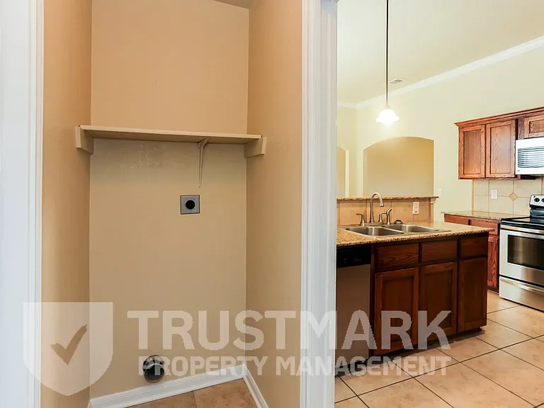 401 W Libra Dr — Photo 12