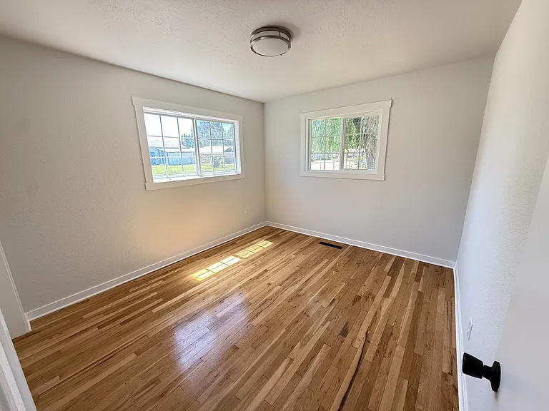 2303 Hird Ave — Photo 9