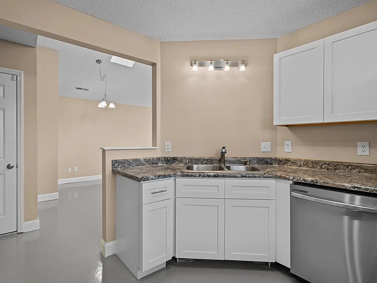 1160 Shipyard Blvd — Photo 9