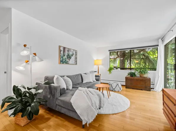 2330 Maple St #201, Vancouver, BC V6J 3T6