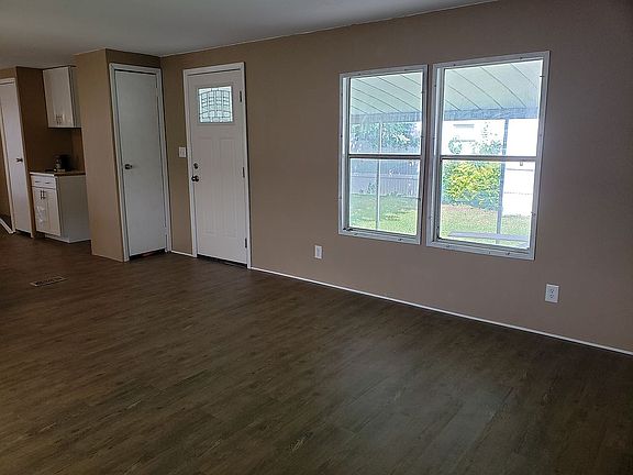 5th image of 102 Quarry Hill Est