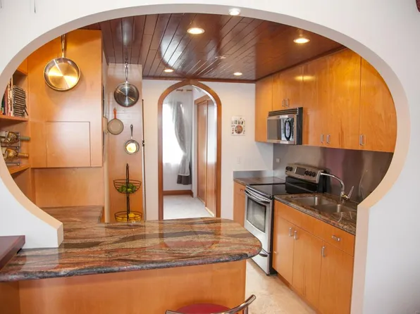 1020 Green St APT 410, Honolulu, HI 96822