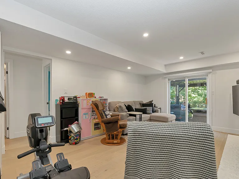 145 Shirley Ave — Photo 40