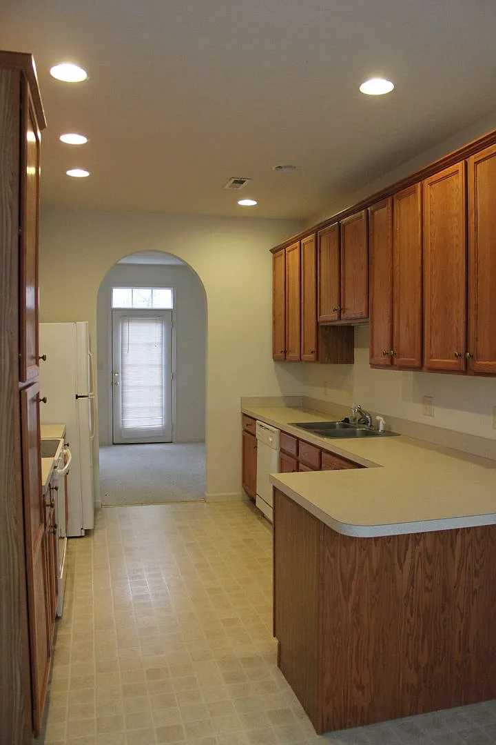 Townhouse for Rent in Taylor Springs — Photo 4