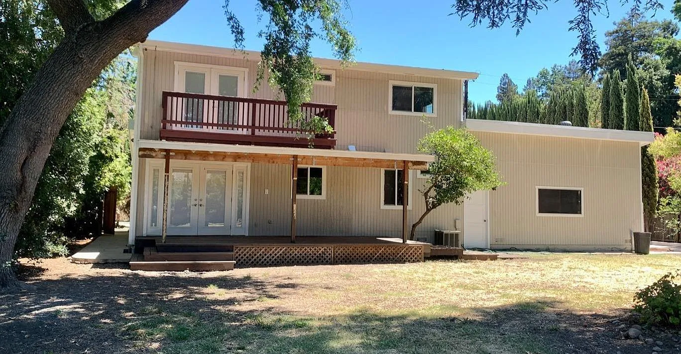 2075 Idaho Ave photo 1