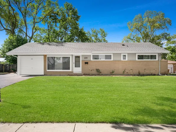 225 Bode Rd, Hoffman Estates, IL 60169