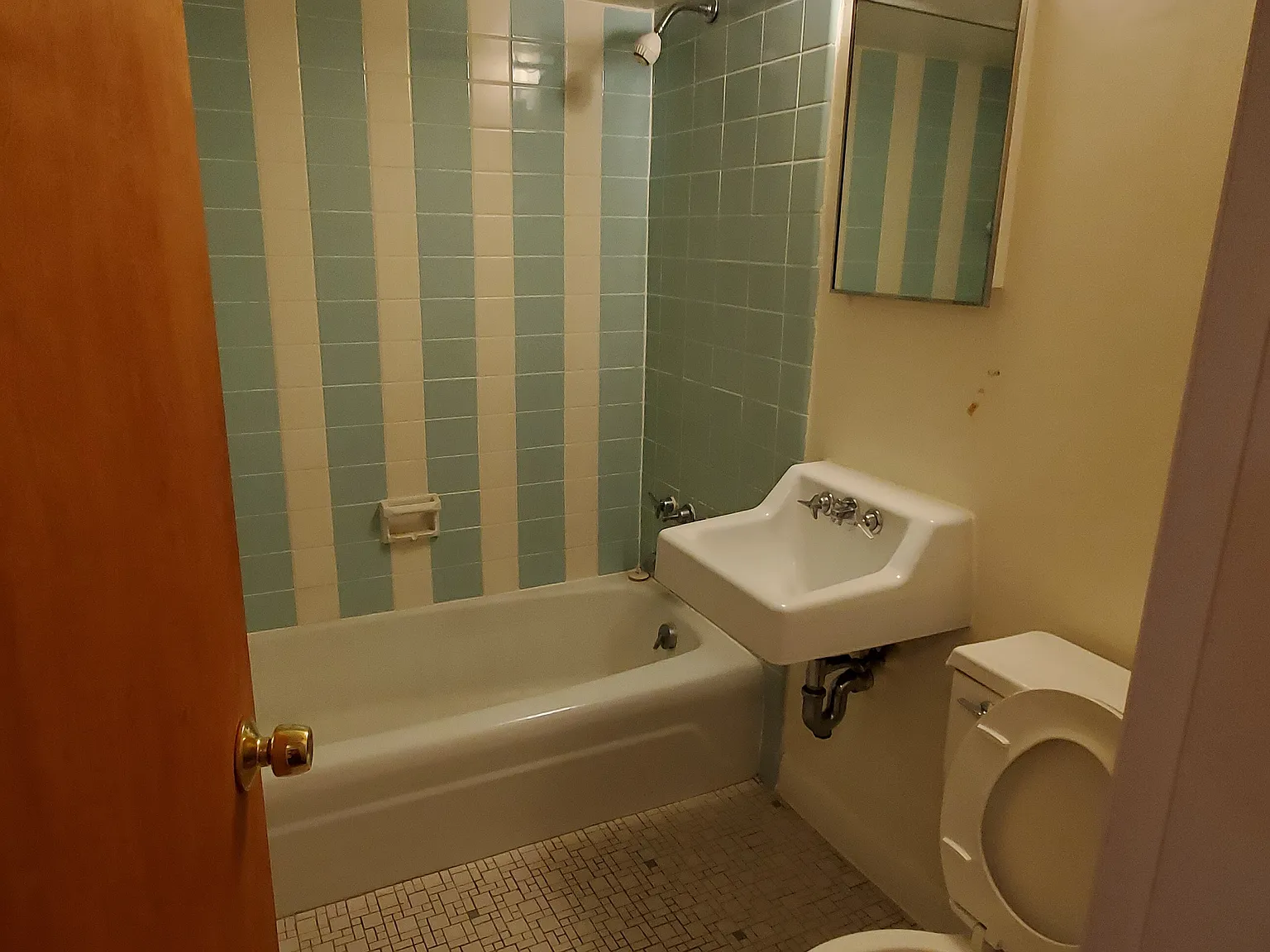 Studio, 1.0 bath, $1,900 — Photo 3