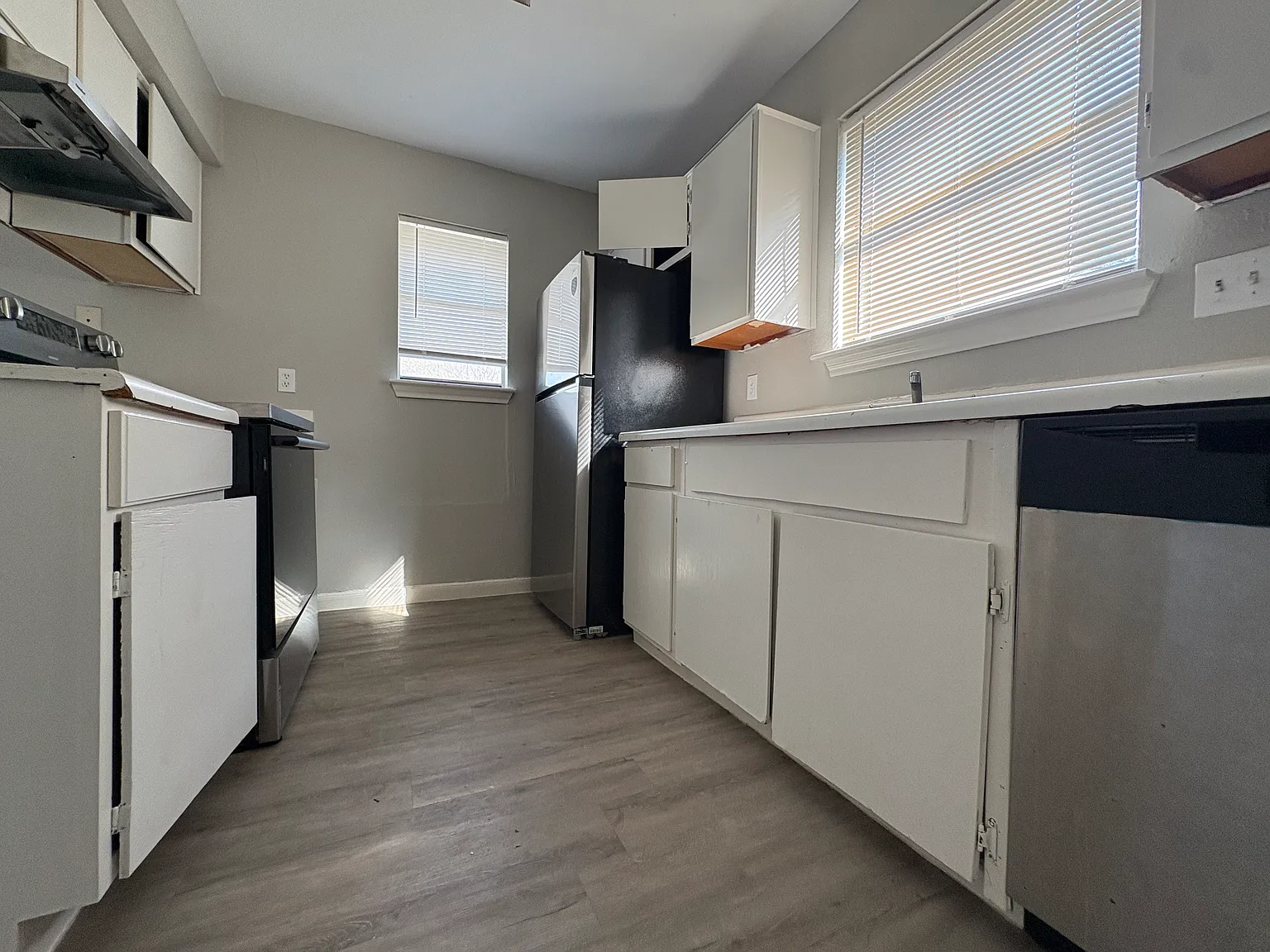 3221 Hirschfield Rd — Photo 4